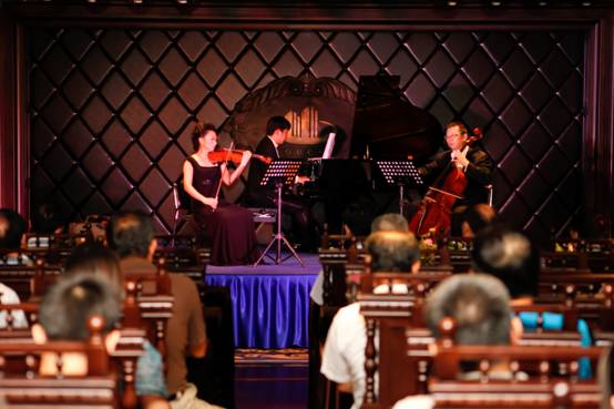 “青島印象室內(nèi)樂(lè)團(tuán)”成立并進(jìn)行了首場(chǎng)演出