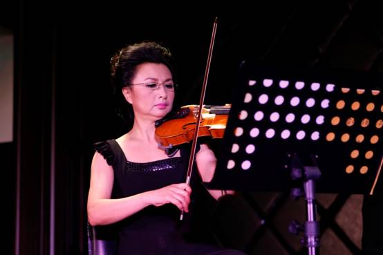 “青島印象室內(nèi)樂(lè)團(tuán)”成立并進(jìn)行了首場(chǎng)演出