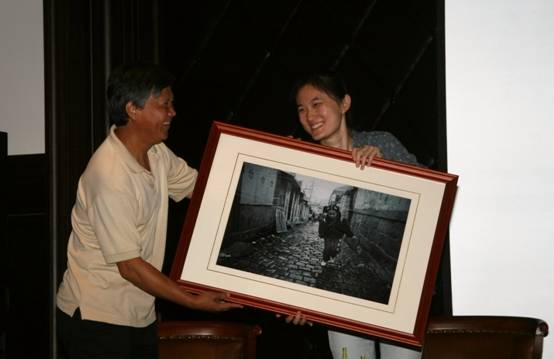 波螺女孩 見面會在集團總部舉行