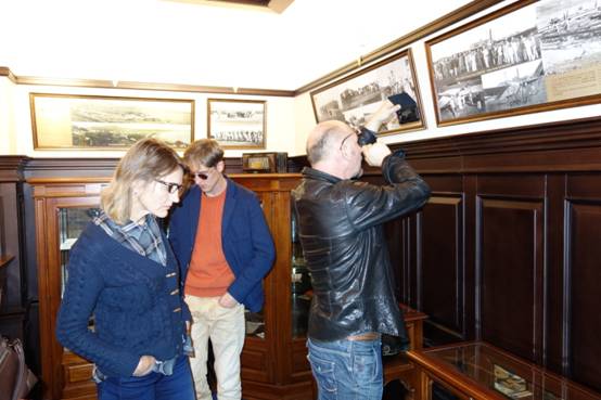 俄羅斯友人慕名參觀青島印象博物館