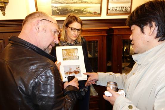 俄羅斯友人慕名參觀青島印象博物館