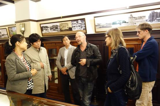 俄羅斯友人慕名參觀青島印象博物館