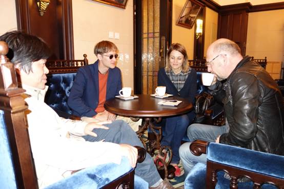 俄羅斯友人慕名參觀青島印象博物館