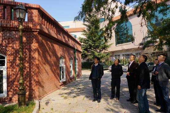 青島啤酒文化傳播有限公司領導參觀集團辦公樓