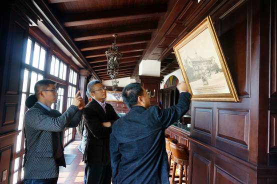 青島啤酒文化傳播有限公司領導參觀集團辦公樓